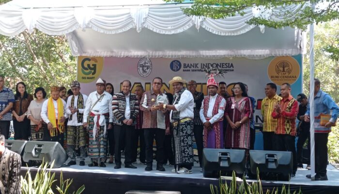 Gubernur Melki Laka Lena, Launching GG Mart dan UMKM Garam Bumi Cendana Sinode GMIT