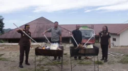 Kejari Sumba Barat Musnahkan Barang Bukti Sejumlah Perkara yang Telah Inkracht