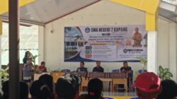 SMA Negeri 7 Kupang Bagikan Rapor dan Sosialisasikan Literasi Digital serta Kebijakan Pendanaan Pendidikan